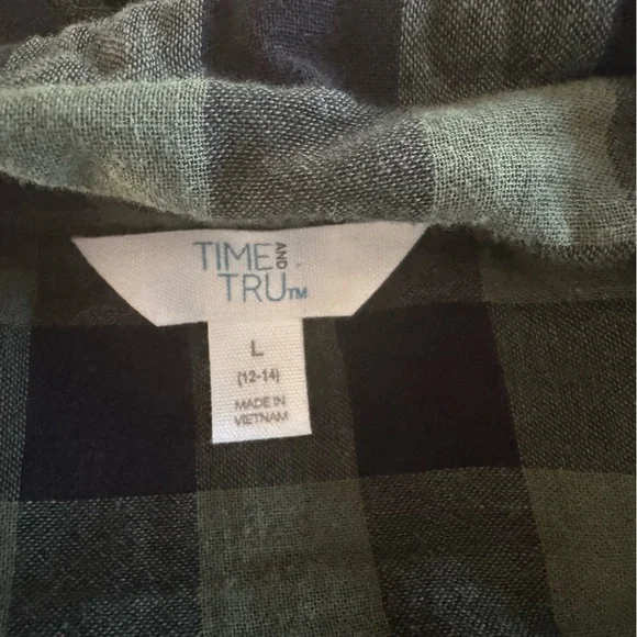 Time and Tru Women's Roll Sleeve Popover Shirt - Picture 7 of 7